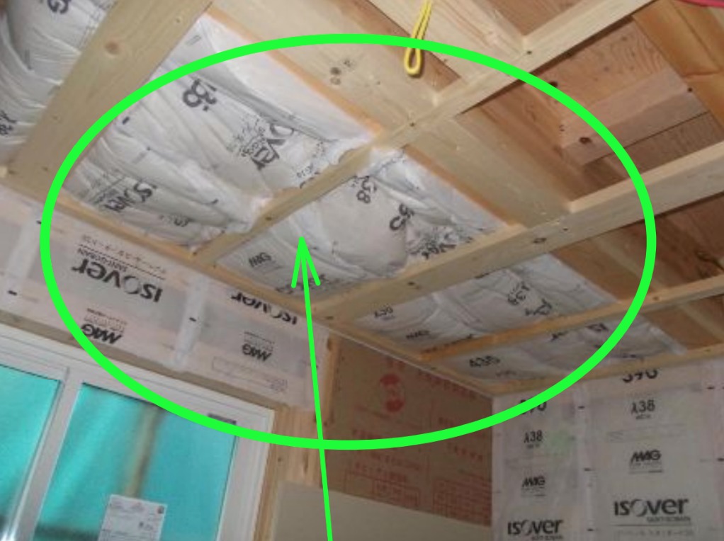 天井断熱材（気密シート貼る前）