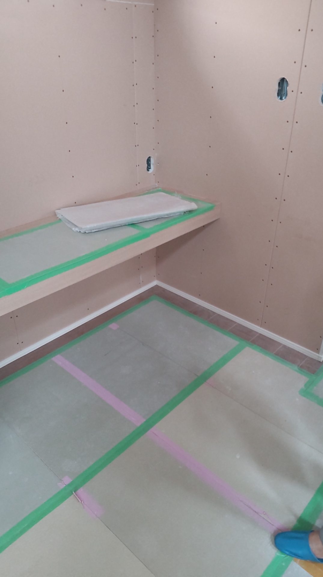 リビング学習用の据付デスク